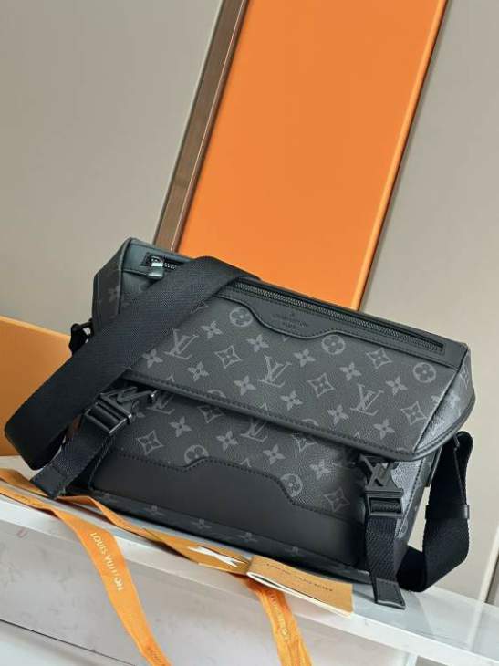 Picture of Louis Vuitton Mens Bags _SKUfw176132208fw